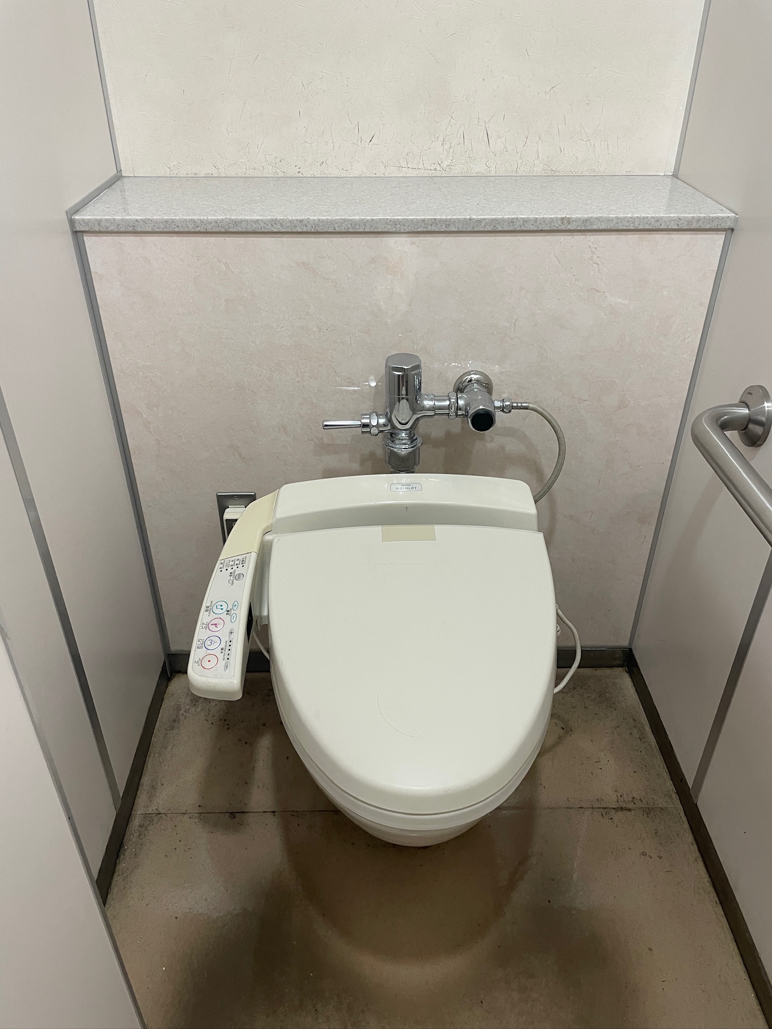 某テナント業者様 大便器内詰まり修理